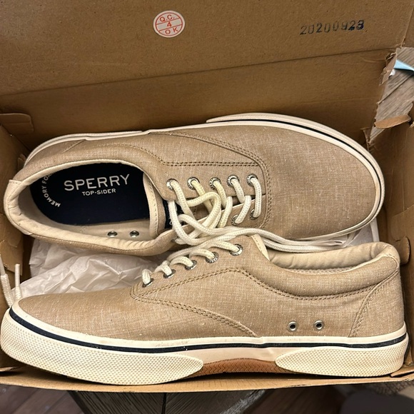 Men’s 9.5 Tan Sperrys - Picture 1 of 8
